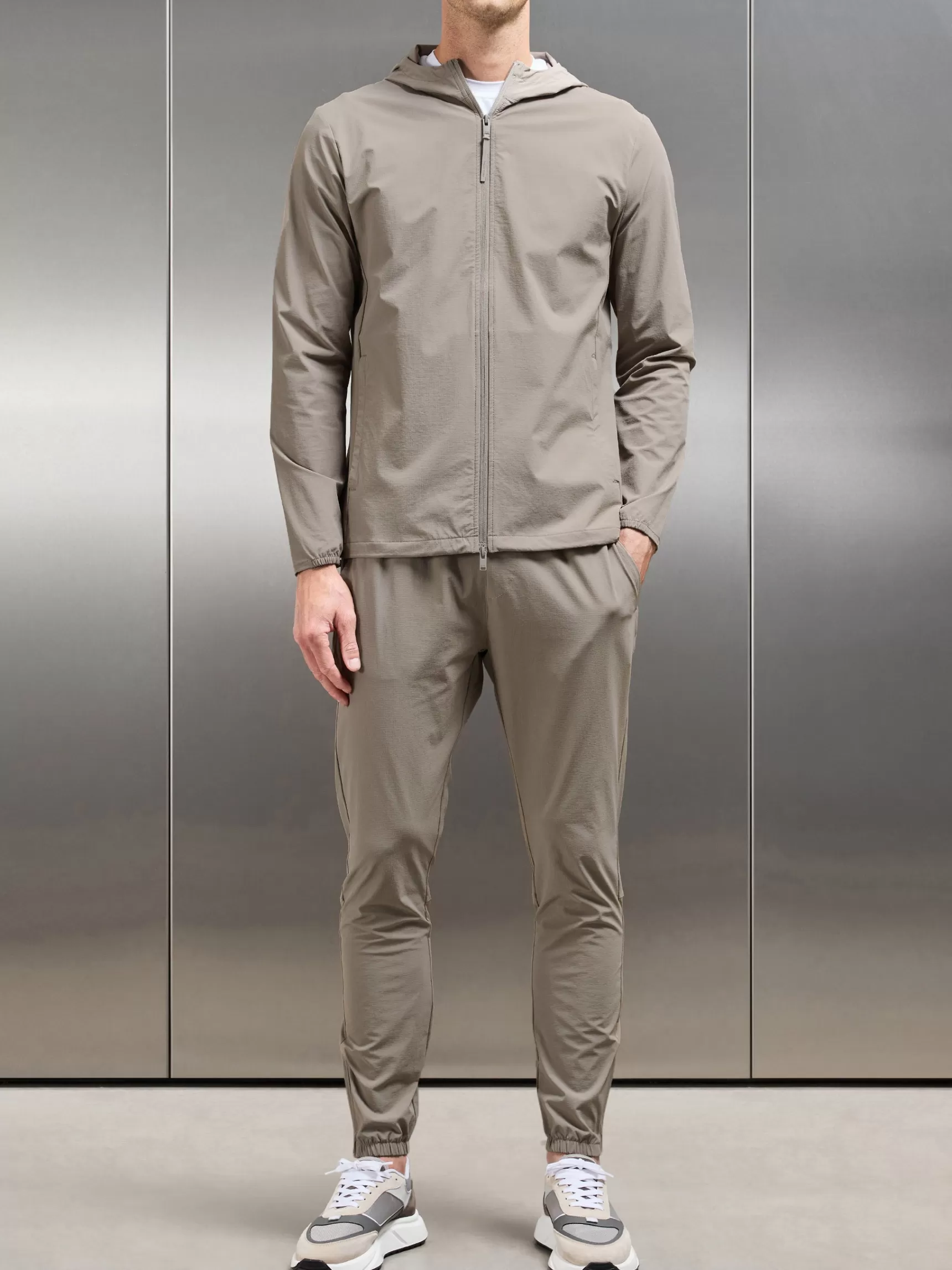 Store ARNE Active Technical Cuffed Trackpant - Taupe