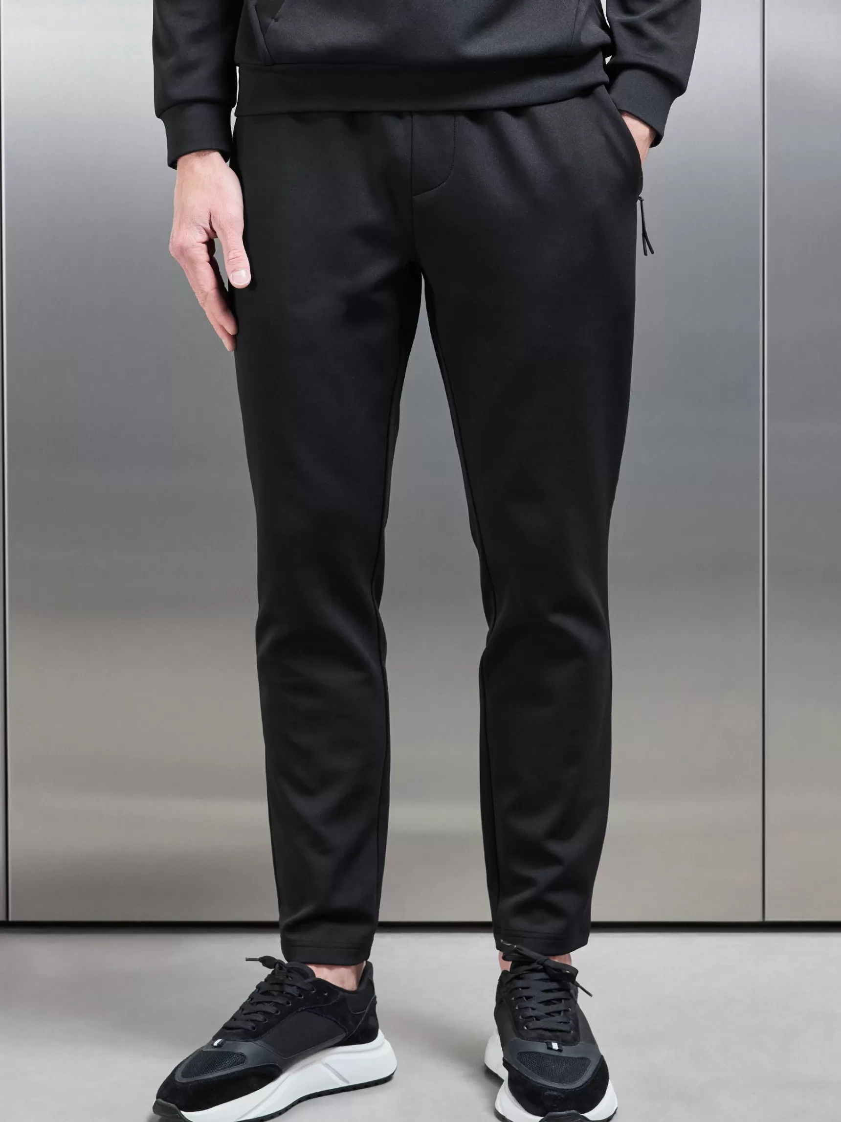 Outlet ARNE Active Technical Tapered Jogger - Black