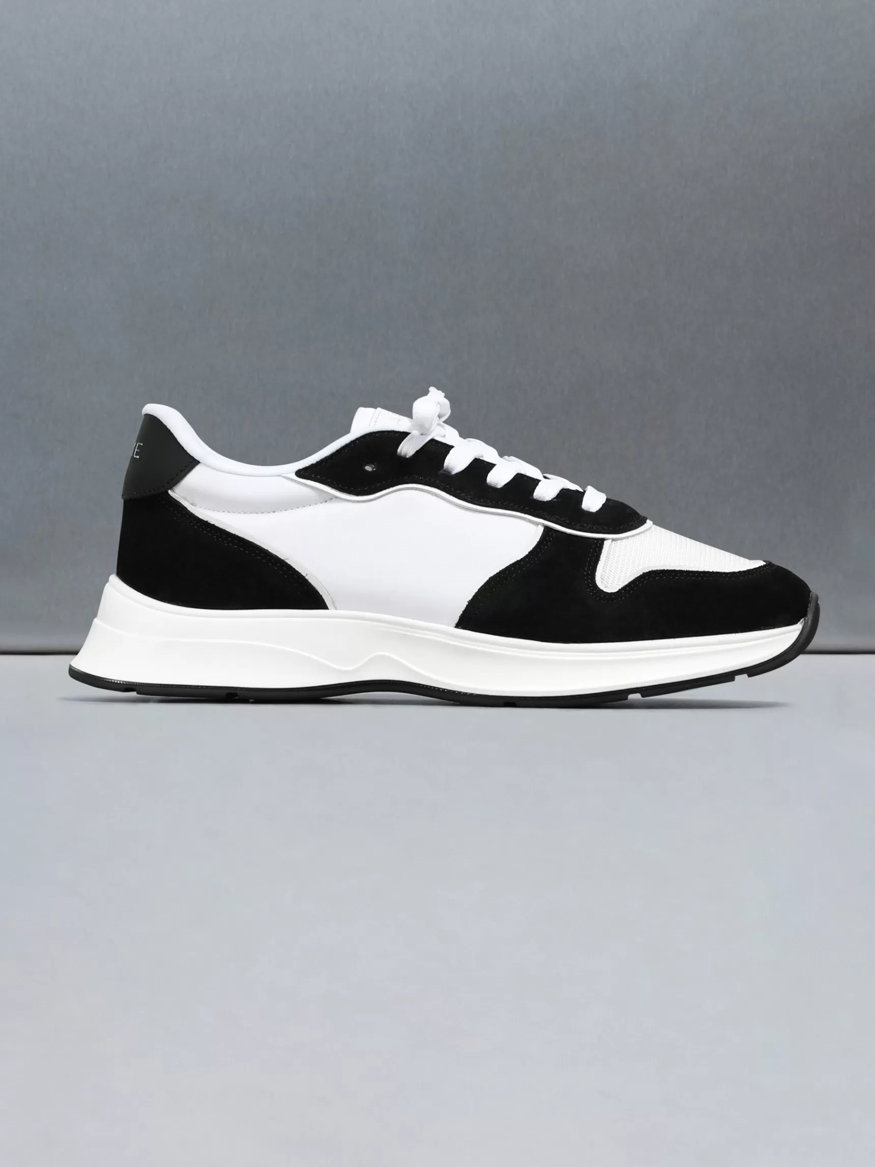 Outlet ARNE Hybrid Runner - Black White BlackWhite