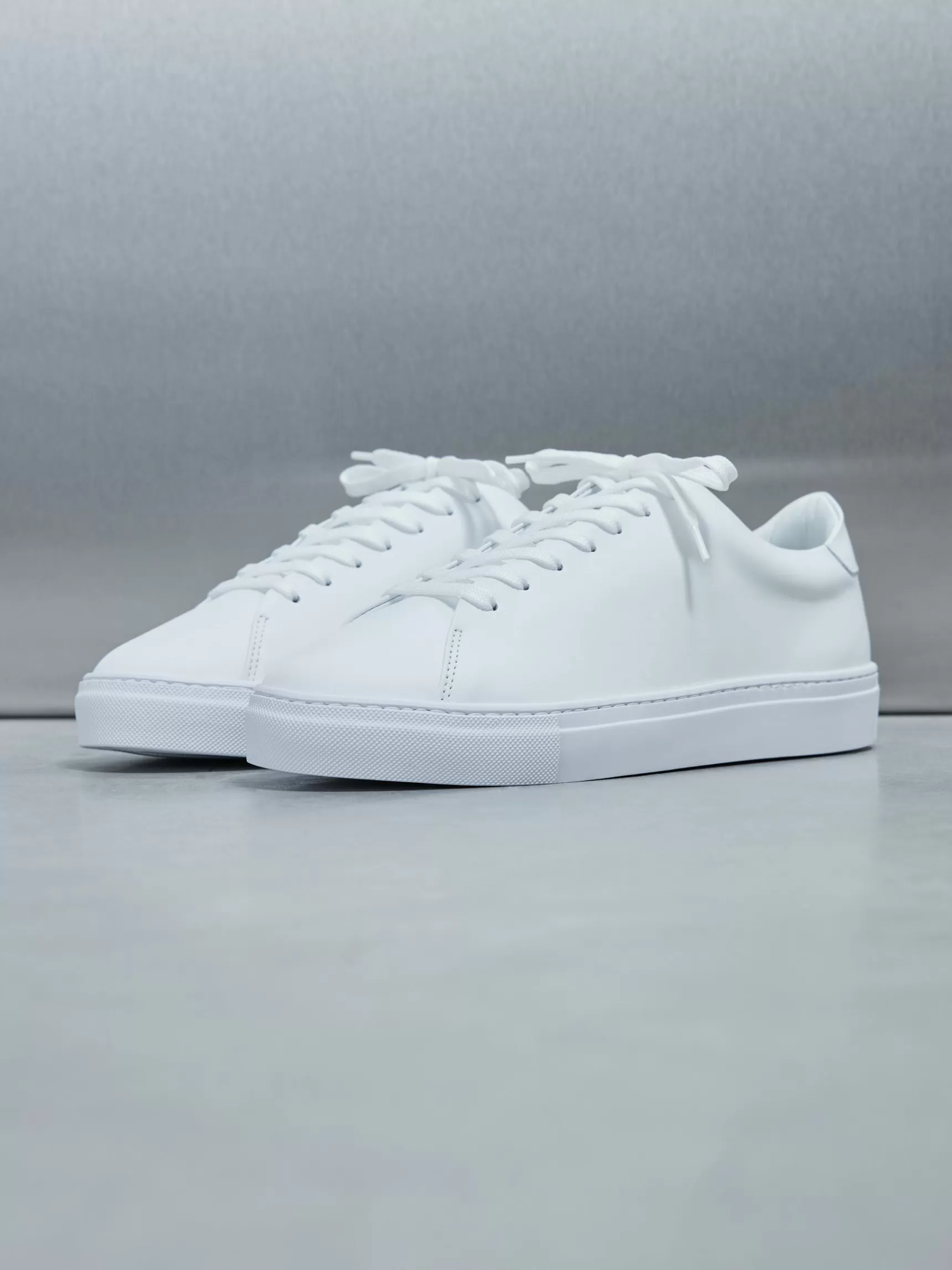 Sale ARNE Low Essential Leather Trainer - White