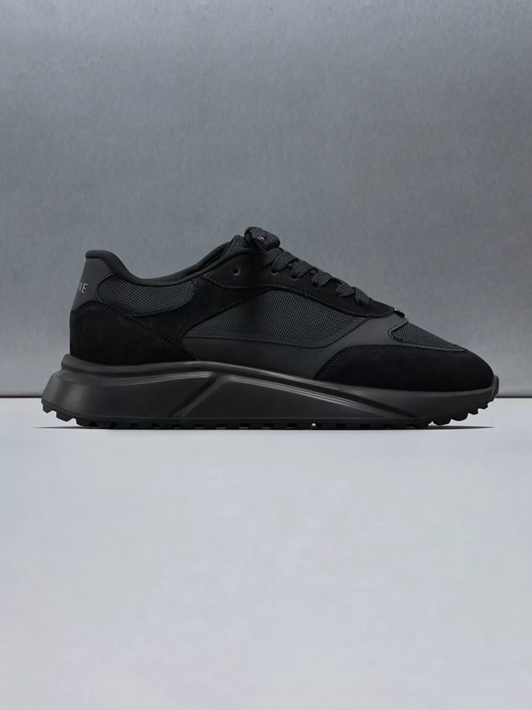 Outlet ARNE Technical Runner - Triple Black TripleBlack