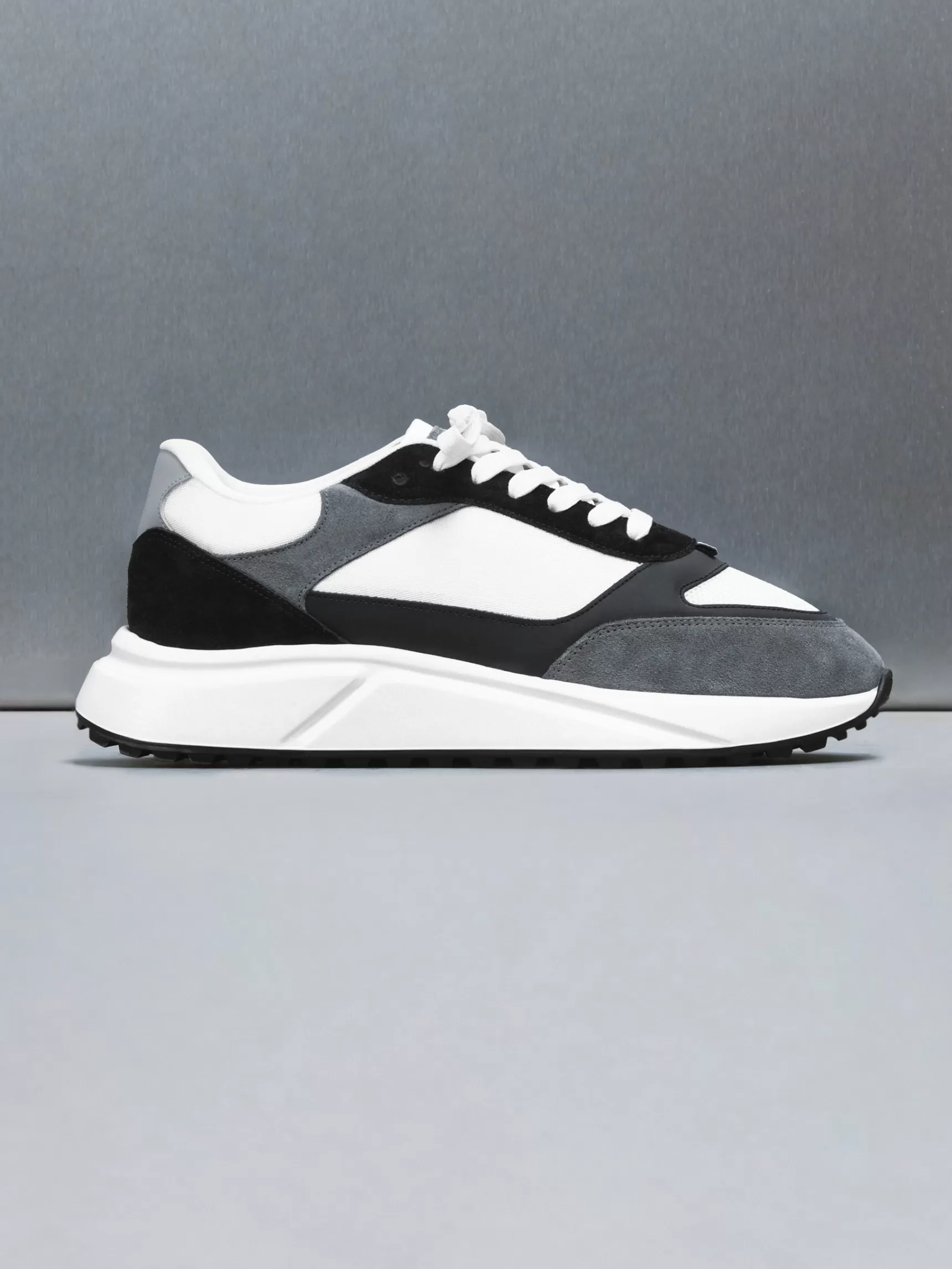 Shop ARNE Technical Runner - White Black WhiteBlack