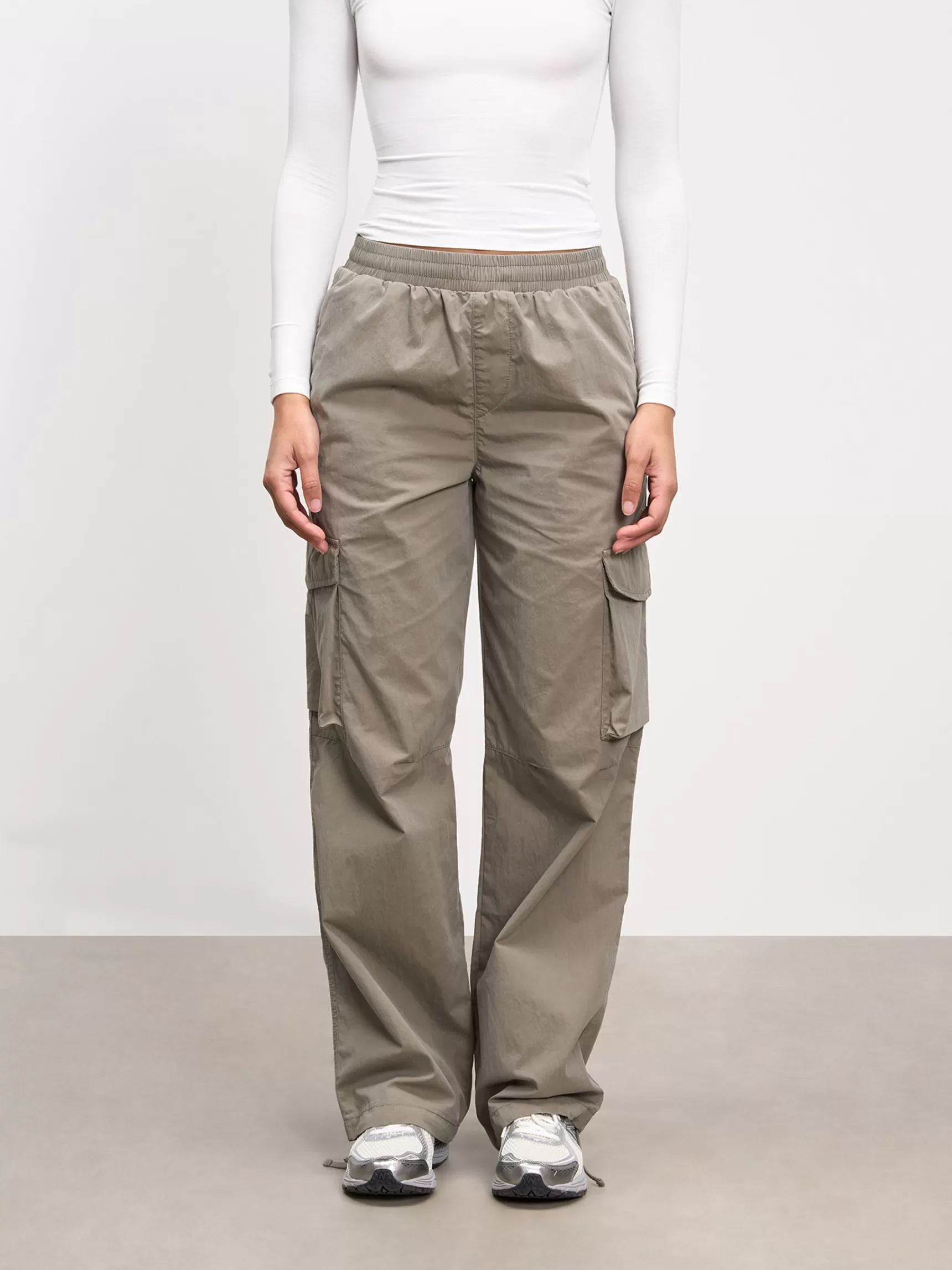 Best Sale ARNE Womens Parachute Cargo Pant - Olive