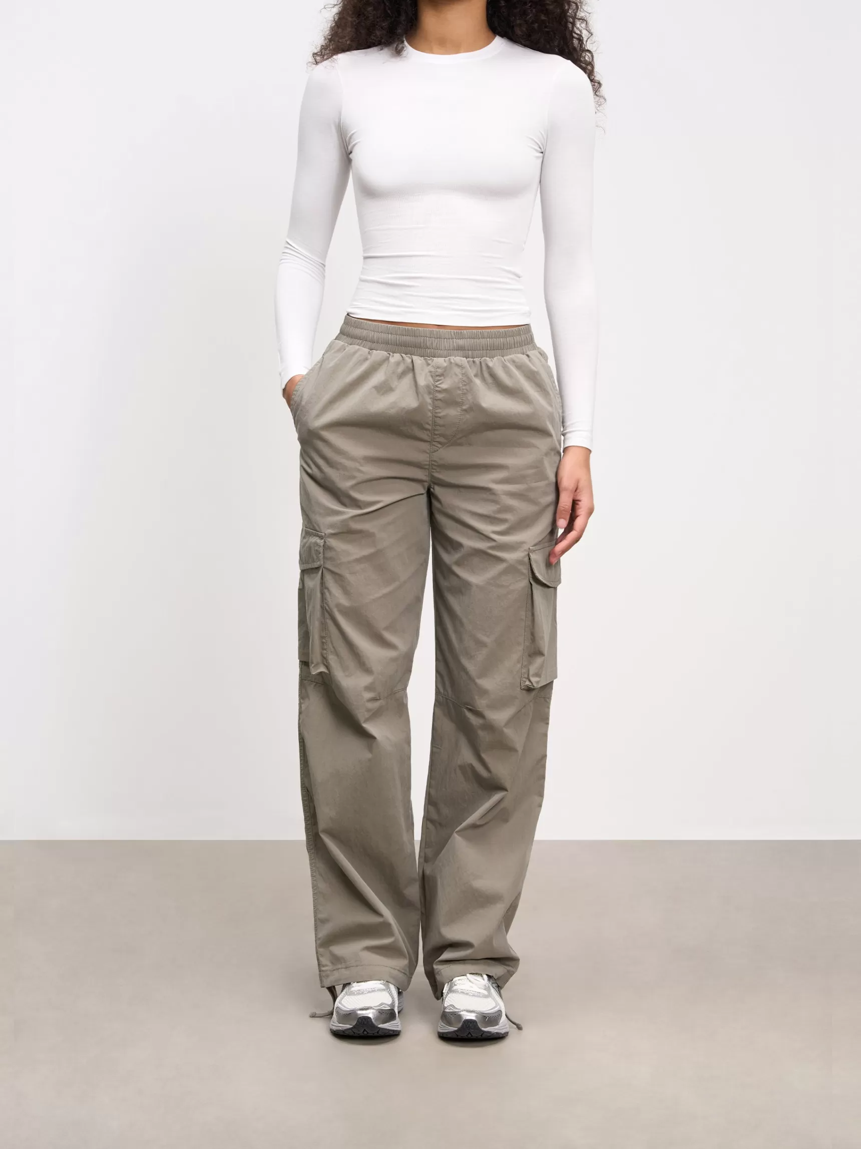 Best Sale ARNE Womens Parachute Cargo Pant - Olive